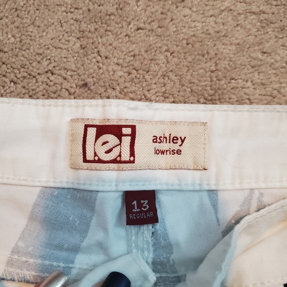 Festive shorts - Picture 3 of 3